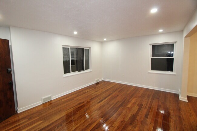 Building Photo - 4511 Main St