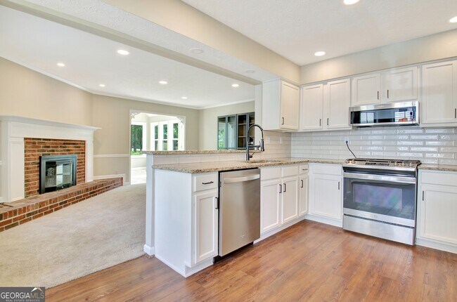 Building Photo - 303 Calgary Dr