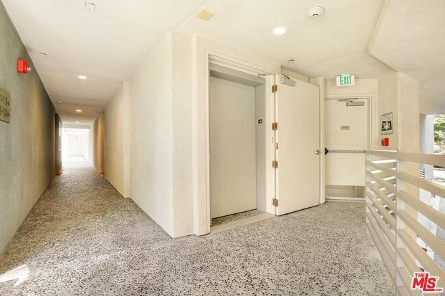 Building Photo - 7100 Playa Vista Dr