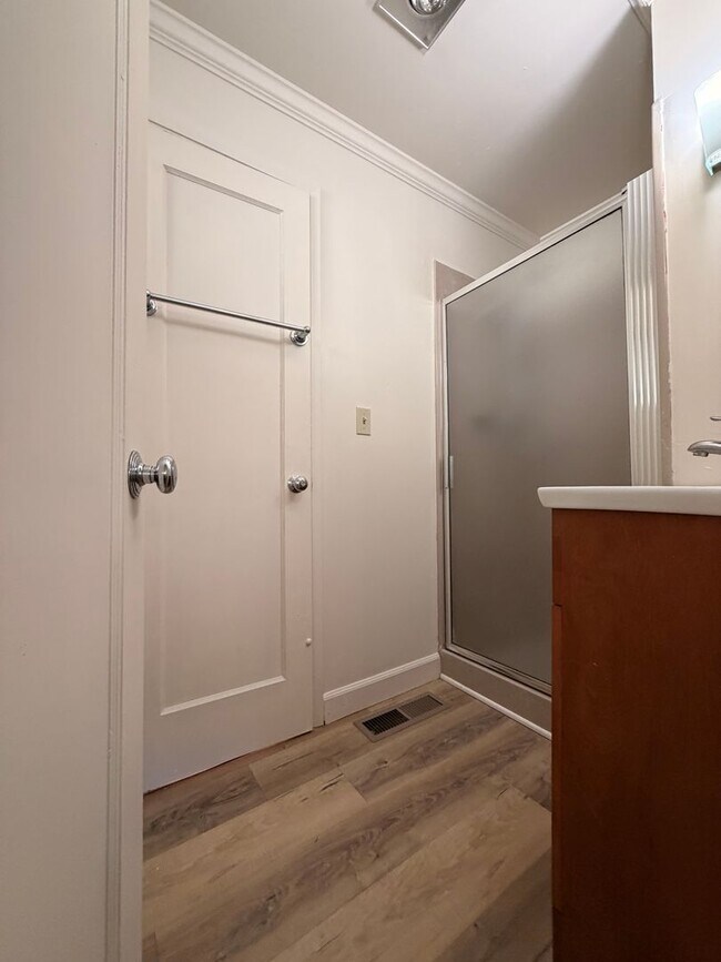 Building Photo - 809 Browns Valley Rd