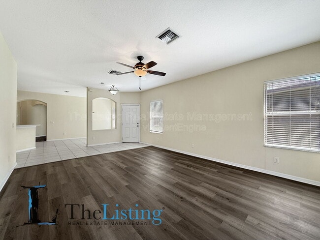 Building Photo - 7411 Surrey Wood Ln