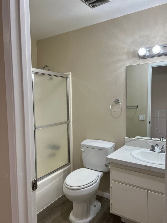 Building Photo - Updated 2BR/1BA 2 Story Townhome in Park Like setting in Santee