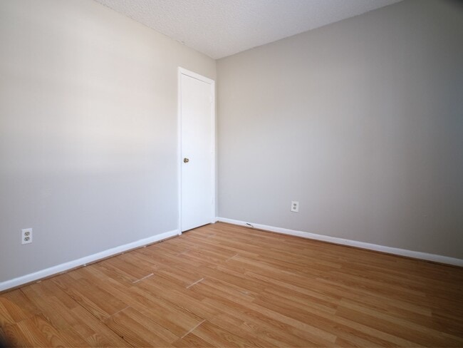 Building Photo - 2609 Eastway Dr