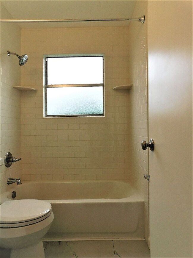 Building Photo - 1100 Estes Dr