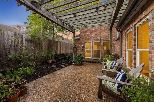 Building Photo - 1122 Daria Dr