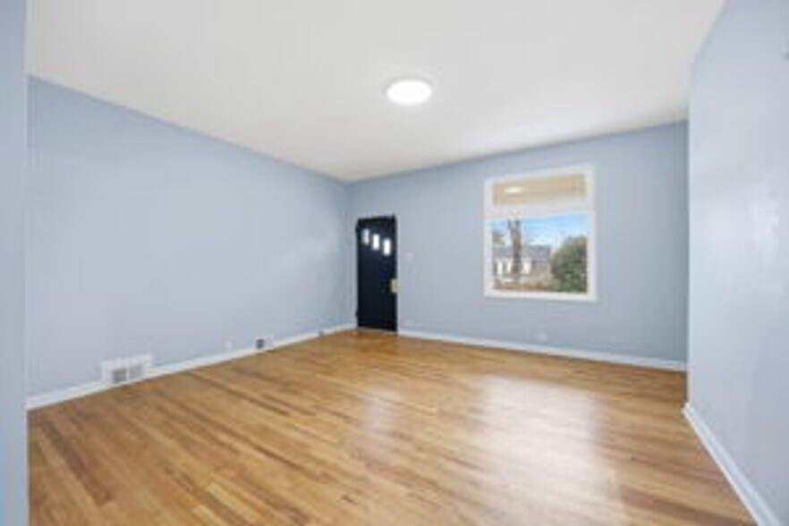 Building Photo - 312 Midland Ave