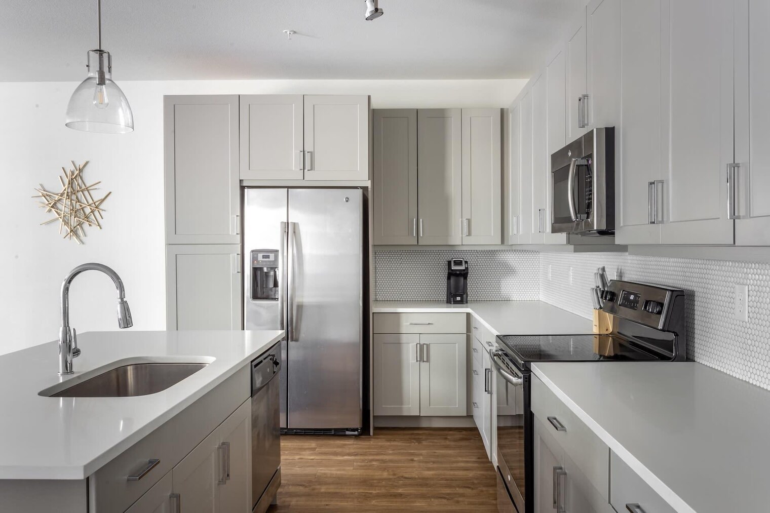 Building Photo - 5065 Amesbury Dr