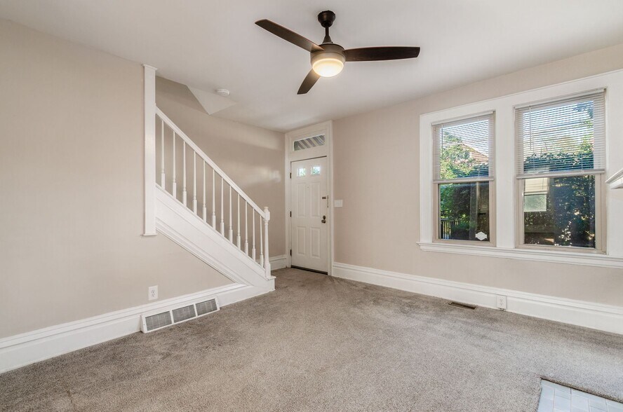 Building Photo - 534 S Drexel Ave