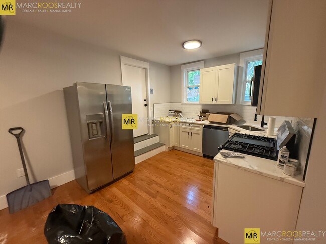 Building Photo - 140 Marginal St