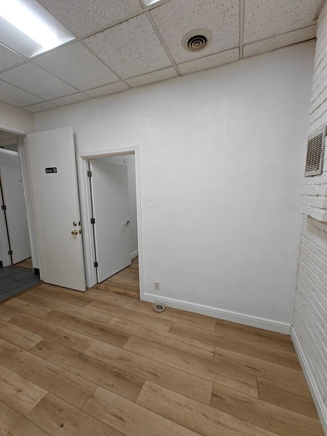 Building Photo - 733-739 Grant Ave / 30-40 Waverly Pl