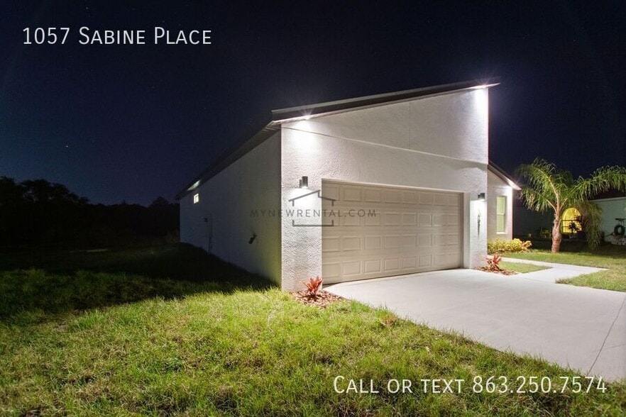 Building Photo - 1057 Sabine Pl