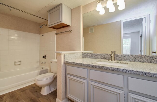 Building Photo - 12400 Overbrook Ln
