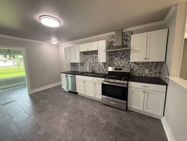 Building Photo - Broken Arrow Fully Remodeled Dream Home 3 Bedroom