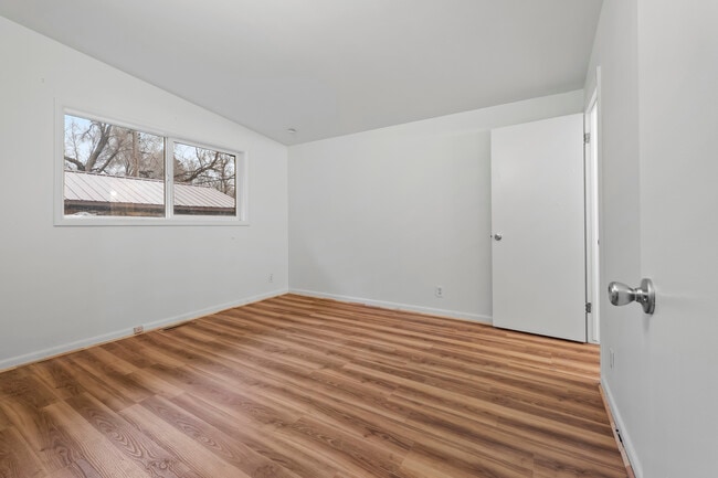 Building Photo - 817 Boughton St