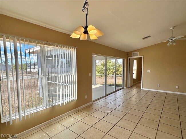 Building Photo - 2015 Xelda Ave N