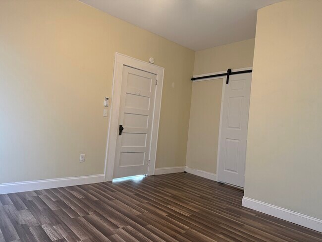 Building Photo - 119 S Mcsweyn Pl