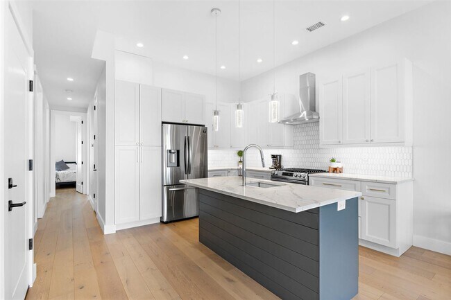 Building Photo - 2602 Palisade Ave