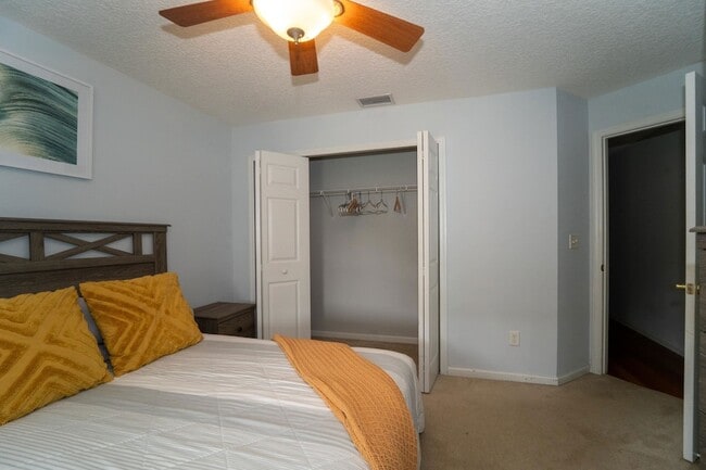 Building Photo - 109 Bilbao Dr