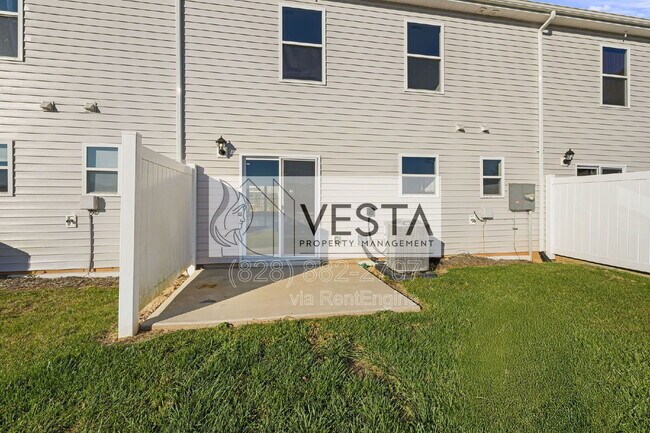 Building Photo - 30 Benedict Ln