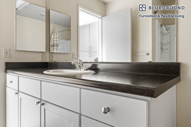 Building Photo - 541 Cutwater Ln