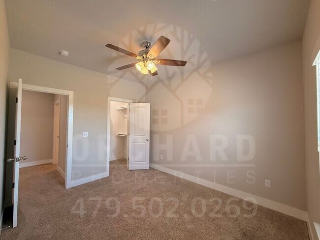 Building Photo - EP 6 | Townhome with Garage in Siloam Springs!