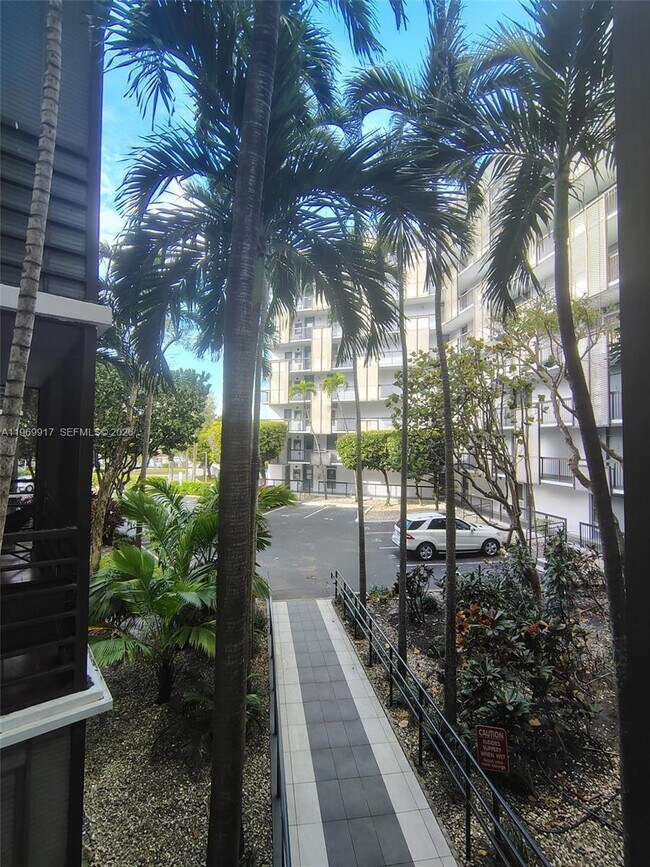 Building Photo - 20400 W Country Club Dr