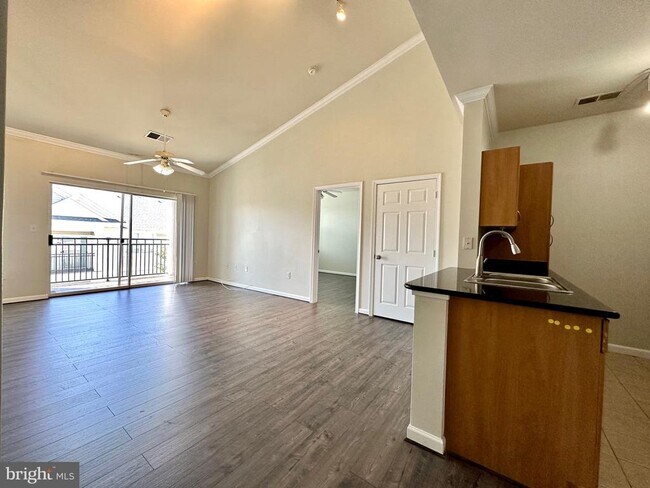 Building Photo - 12925 Centre Park Cir