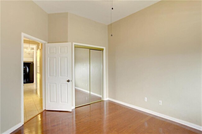 Building Photo - 1905 Kinney Ave