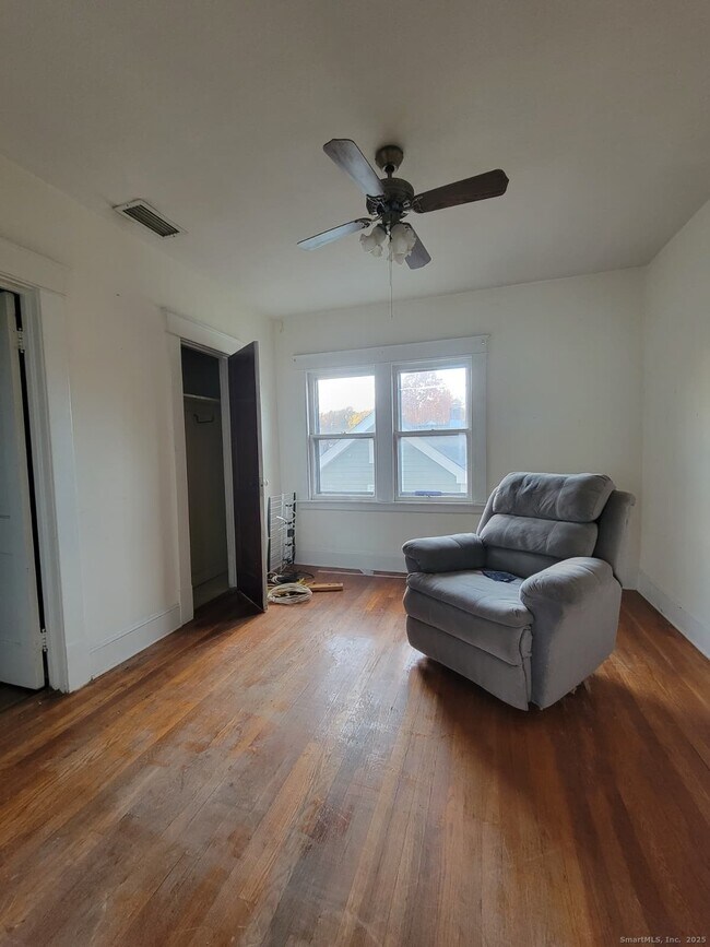 Building Photo - 45 Belden St