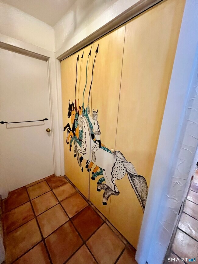 Building Photo - 290 Cliffside Dr