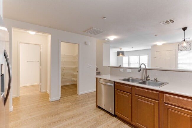 Building Photo - Charming 3-Bedroom Townhome in 89044 with Gated Porch, Walk-In Pantry & Spacious Primary Suite