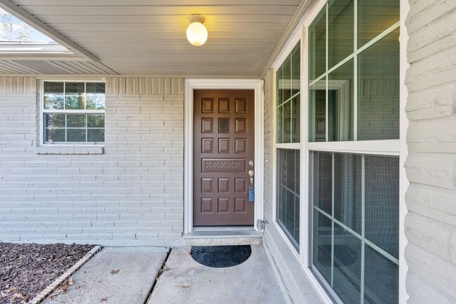 Building Photo - 3307 Roaming Woods Ln