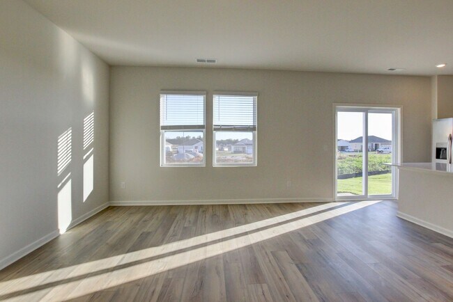 Building Photo - Wow!! 18-month lease in Sango!!