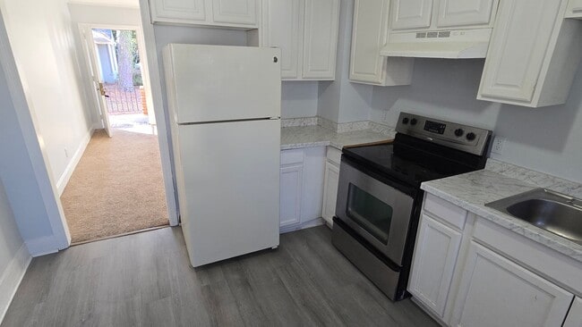 Building Photo - broo3232