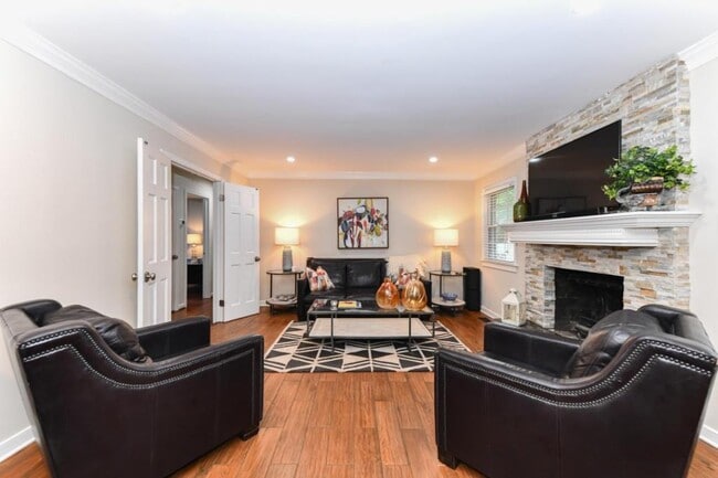 Building Photo - 4801 Sweetbriar Rd