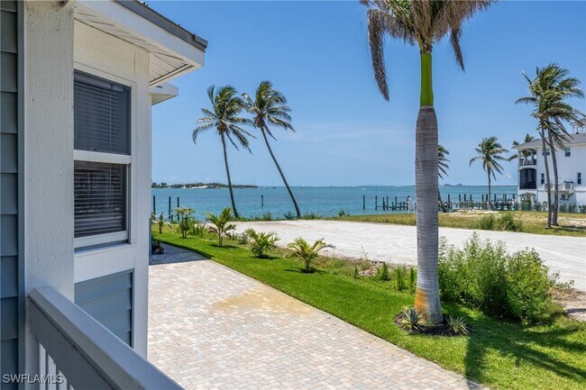 Building Photo - 950 San Carlos Dr