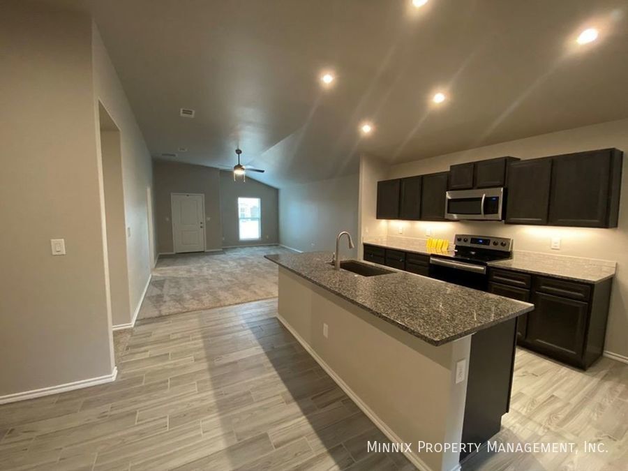 Building Photo - 1217 E 89th St