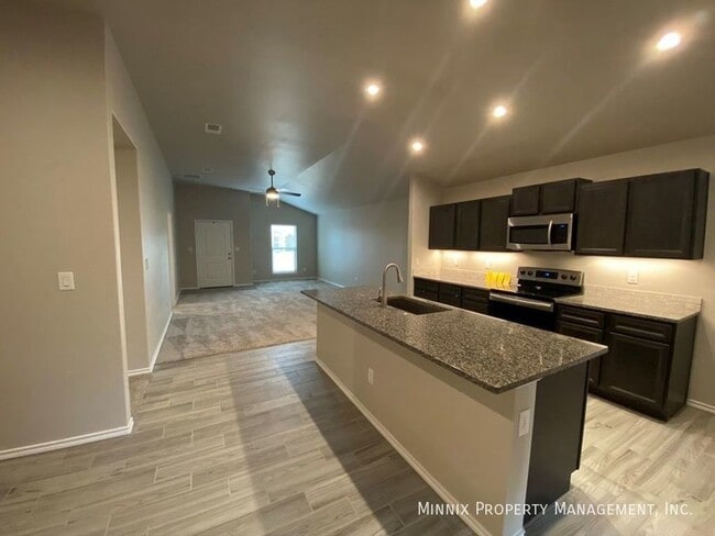 Building Photo - 1217 E 89th St