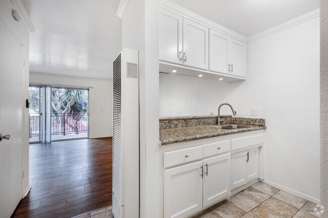 Studio - 500SF - Kitchen - 3320 Redondo Beach Blvd