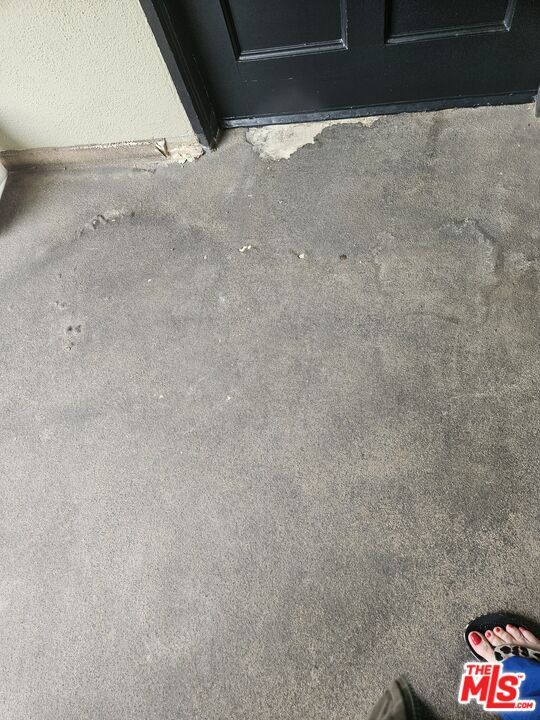 Building Photo - 8561 Holloway Dr