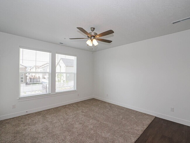Building Photo - 6667 Twin Rocks Ln