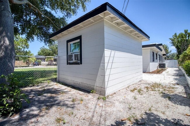 Building Photo - 5670 10th Ave N