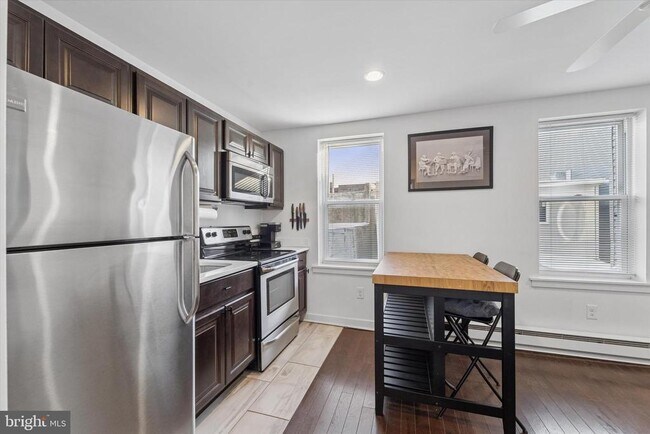 Building Photo - 1331 S Woodstock St