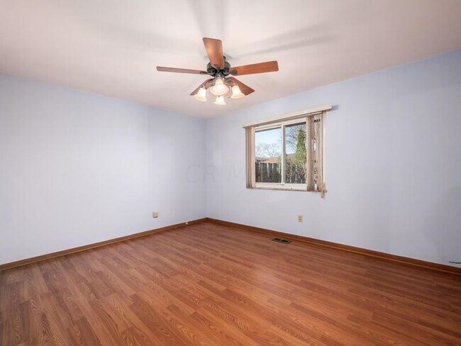 Building Photo - 2324 Woodbrook Cir N