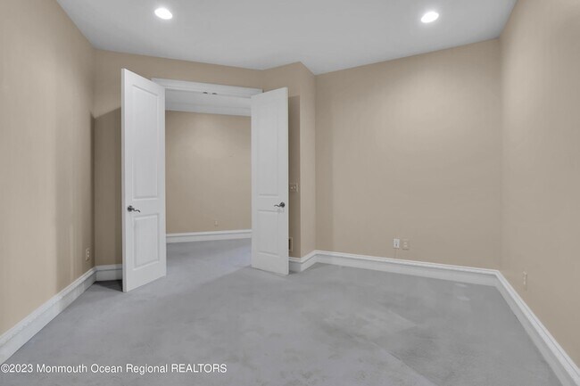 Building Photo - 1132 Oval Rd