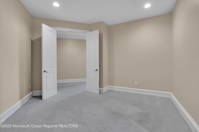 Building Photo - 131 Oval Rd