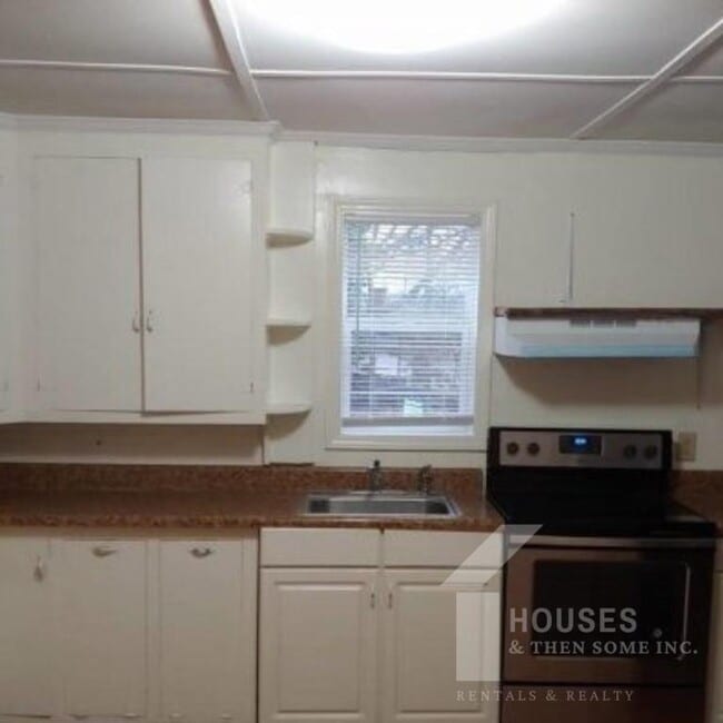 Building Photo - 120 Community Rd