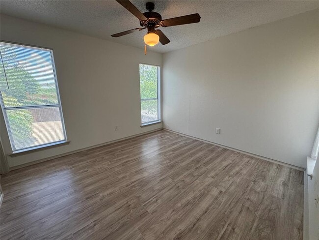 Building Photo - 2046 Redwing Way