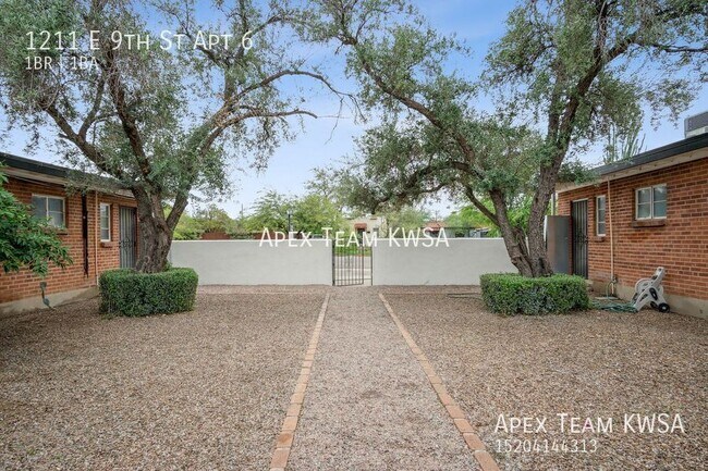 Building Photo - 1211 E 9th St