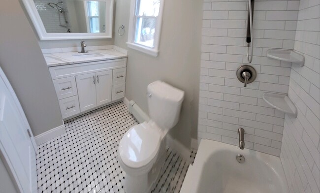 Building Photo - 750 Tanglewood Rd